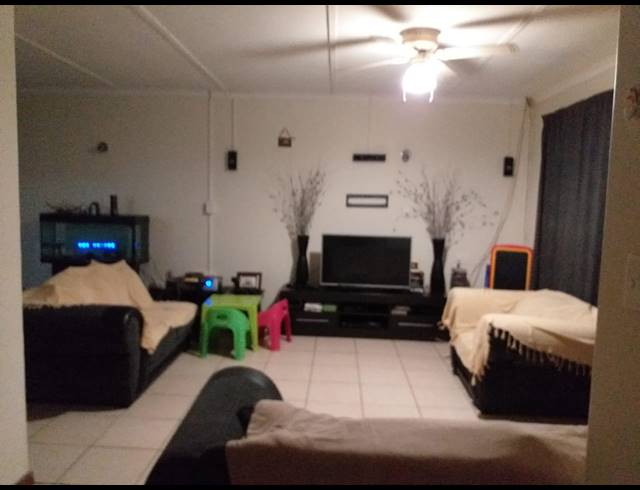 3 BEDROOM FREEHOLD TO LET IN BLACKRIDGE